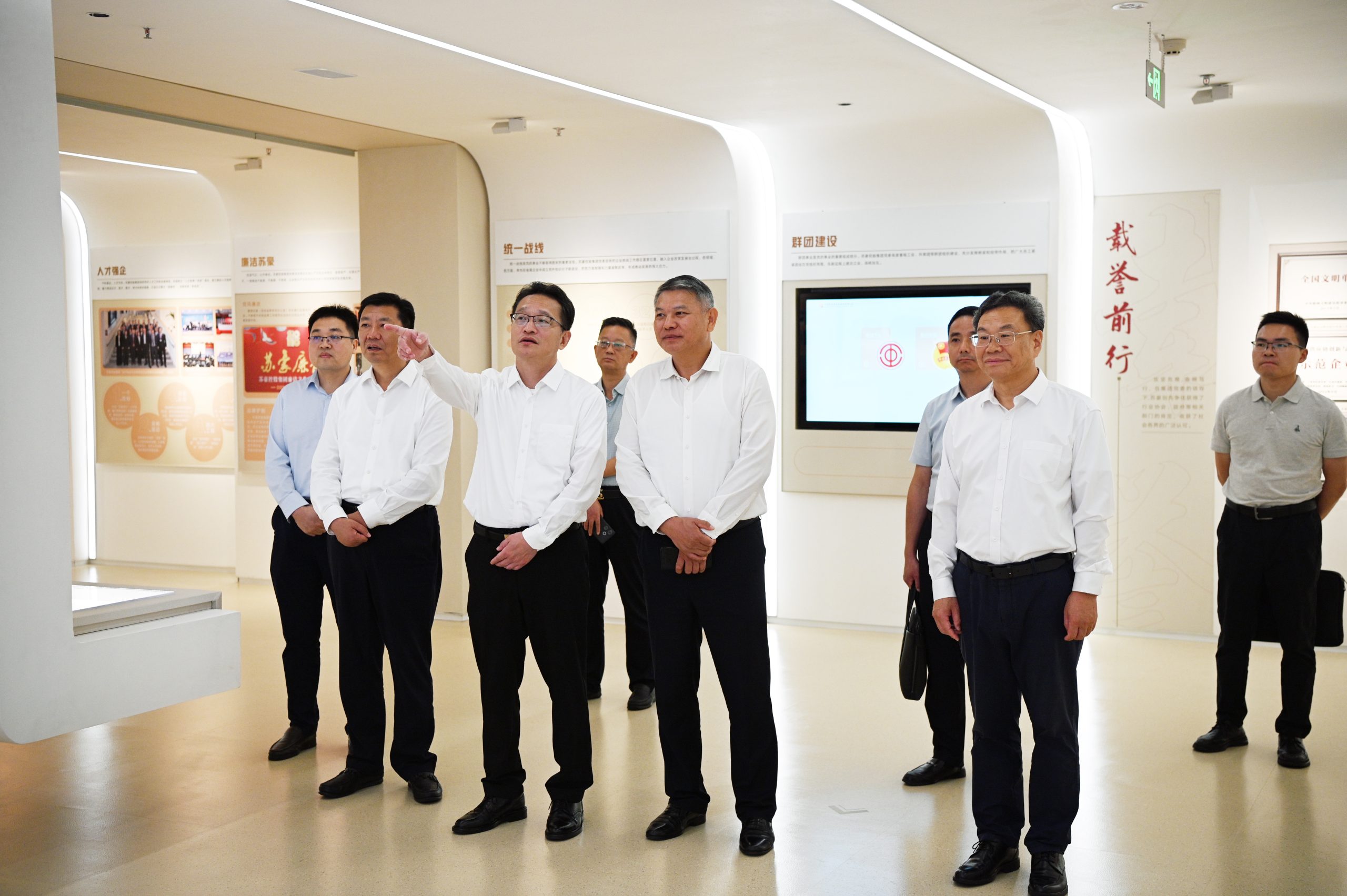 仪征市委书记孟德和率队到访苏豪控股集团及旗下创科公司